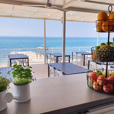 Beach Rooms Bed & Breakfast *